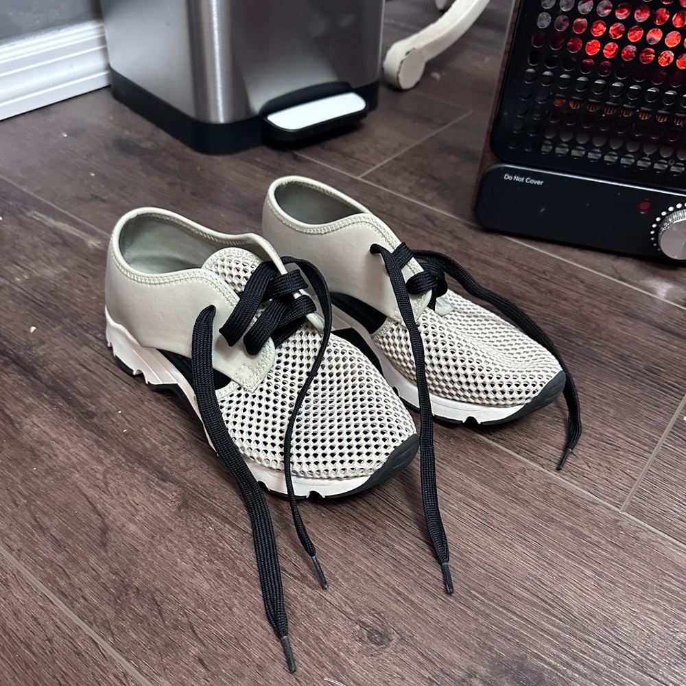 All Black Footwear shoes